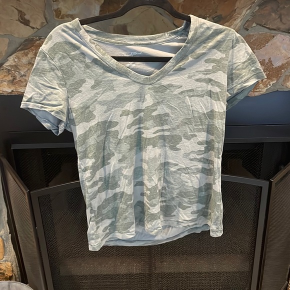 Universal Thread Tops - Camo Tee